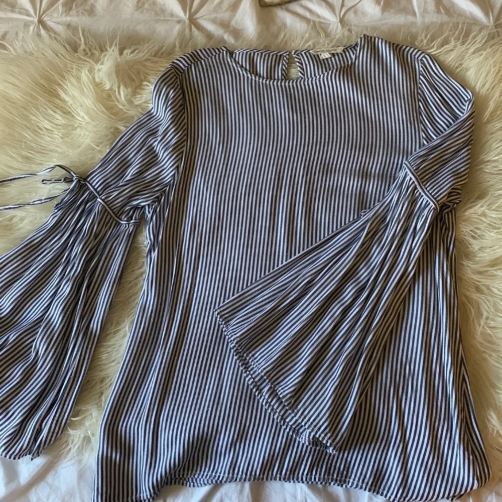 Like New Tie Sleeve Top